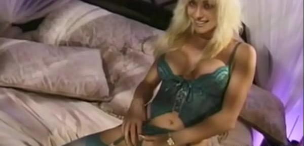  Vintage Solo Wifey With Big Hair Plays Her Pussy